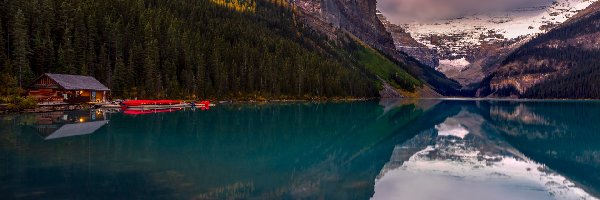 Odbicie, Dom, Lake Louise, Jezioro, Góry, Kanada, Alberta, Drzewa, Park Narodowy Banff