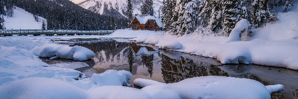 Góry, Most, Emerald Lake, Jezioro, Park Narodowy Yoho, Zima, Kanada, Dom, Drzewa