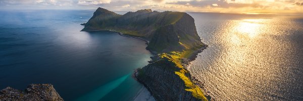 Chmury, Wyspa Vaeroy, Góry, Morze Norweskie, Norwegia, Zachód słońca, Półwysep