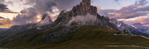 Chmury, Przełęcz, Włochy, Droga, Góry, Wzgórza, Kręta, Dolomity, Passo di Giau, Prowincja Belluno