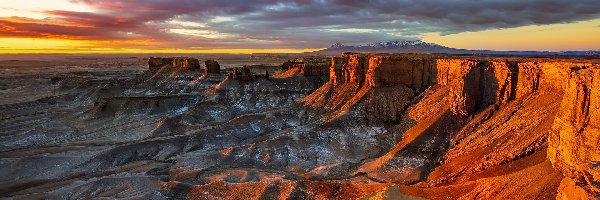 Stany Zjednoczone, Skały, Chmury, Góry, Zachód słońca, Utah, Hanksville