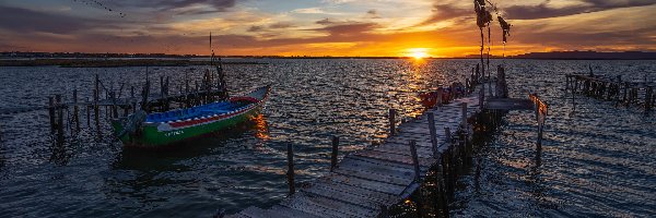 Portugalia, Jezioro, Pomosty, Porto Palafita da Carrasqueira, Port, Zachód słońca, Łódka