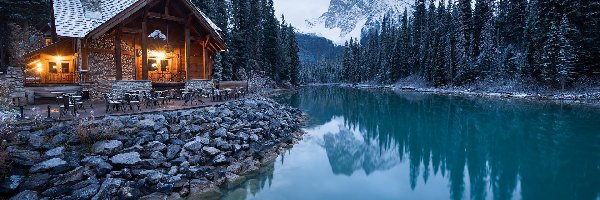 Emerald Lake, Restauracja, Góry, Dom, Kanada, Światła, Jezioro, Kolumbia Brytyjska, Drzewa, Cilantro on the Lake, Park Narodowy Yoho