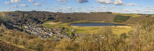 Wzgórza, Jezioro, Niemcy, Meerfeld, Meerfelder Maar, Niebo, Chmury, Domy