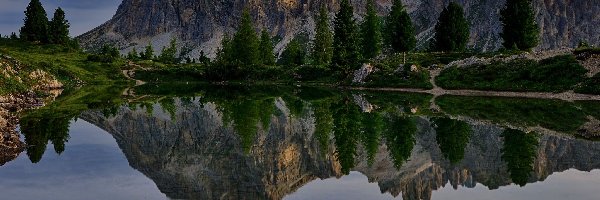 Odbicie, Góry, Dolomity, Tyrol, Włochy, Lago Limides, Jezioro