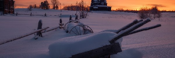 Podporożje, Zima, Miedwiediewskaja, Płot, Rosja, Cerkiew Włodzimierskiej Ikony Matki Bożej, Domy, Obwód archangielski, Śnieg, Taczka, Żerebcowa Góra