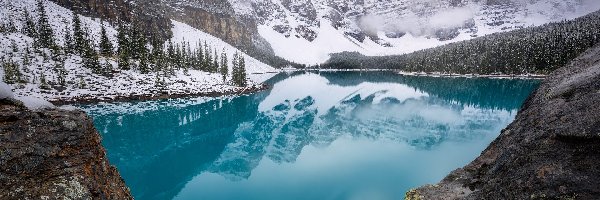 Góry, Jezioro, Kanada, Prowincja Alberta, Moraine Lake, Drzewa, Zima, Park Narodowy Banff