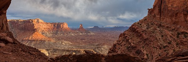 Krąg kamienny, Stan Utah, Chmury, Skały, Park Narodowy Canyonlands, False Kiva, Kanion, Stany Zjednoczone