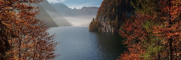 Konigssee, Góry, Niemcy, Bawaria, Jezioro, Drzewa, Mgła, Jesień