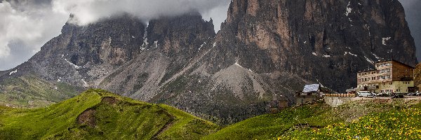 Łąka, Dolomity, Alpy, Góry, Włochy, Dom, Chmury