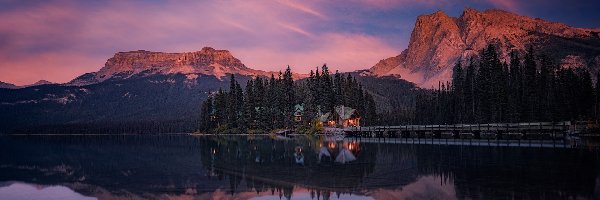 Góry, Most, Emerald Lake, Jezioro, Park Narodowy Yoho, Kanada, Odbicie, Dom, Drzewa