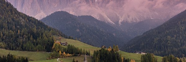 Góry Dolomity, Santa Maddalena, Mgła, Domy, Dolina Val di Funes, Wzgórza, Drzewa, Włochy