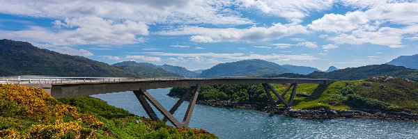 Jezioro, Most, Loch Chairn Bhain, Szkocja, Kylesku Bridge