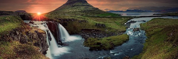 Wodospad Kirkjufellsfoss, Przyroda, Zachód słońca, Chmury, Góra Kirkjufell, Rzeka, Niebo, Islandia