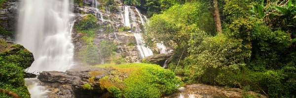 Sirithan Waterfall, Drzewa, Tajlandia, Chiang Mai, Wodospad, Skały, Park Narodowy 
Doi Inthanon, Las