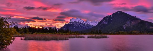 Drzewa, Góry, Odbicie, Jezioro, Kanada, Vermilion Lake, Niebo, Prowincja Alberta, Kolorowe, Canadian Rockies, Park Narodowy Banff