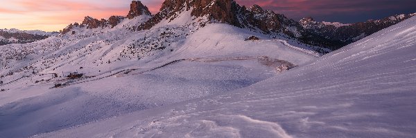 Domy, Góry, Zachód słońca, Śnieg, Przełęcz, Passo di Giau, Zima, Włochy, Dolomity, Droga