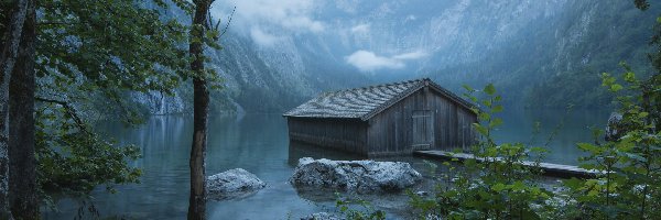 Kamienie, Góry, Niemcy, Domek, Mgła, Jezioro Obersee, Drewniany, Park Narodowy Berchtesgaden, Alpy, Bawaria