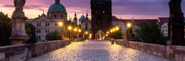 Posągi, Praga, Noc, Miasto, Most Karola, Latarnie, Światła, Czechy