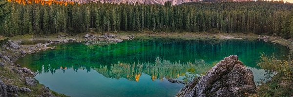 Odbicie, Lago Karersee, Włochy, Drzewa, Góry, Dolomity, Las, Jezioro, Carezza, Południowy Tyrol