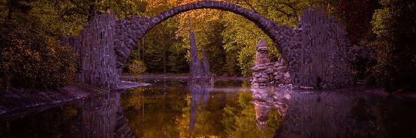 Saksonia, Devils Bridge, Niemcy, Jesień, Zachód słońca, Jezioro, Rakotz Lake, Most, Wieczór, Park Rododendronów Kromlau