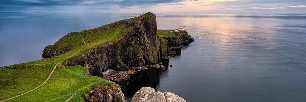 Chmury, Wybrzeże, Szkocja, Neist Point Lighthouse, Skały, Wyspa Skye, Latarnia morska, Morze Szkockie, Klif, Półwysep Duirinish