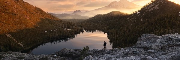 Fotograf, Jezioro, Stany Zjednoczone, Skały, Las, Drzewa, Wschód słońca, Góry Kaskadowe, Castle Lake, Kalifornia