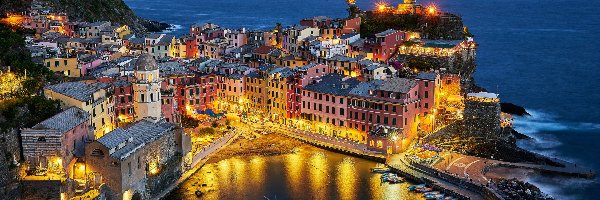 Łodzie, Budynki, Wybrzeże, Miasto, Morze Liguryjskie, Port, Domy, Vernazza, Włochy, Cinque Terre, Noc, Morze