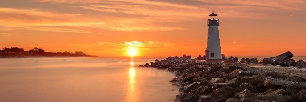 Santa Cruz, Latarnia morska, Stany Zjednoczone, Wschód słońca, Kamienie, Brzeg, Chmury, Morze, Walton Lighthouse, Stan Kalifornia