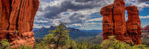 Formacje skalne, Sedona, Skały, Drzewa, Arizona, Stany Zjednoczone