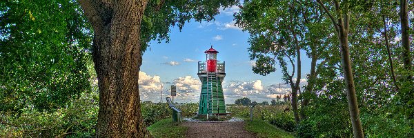 Niemcy, Drzewa, Ścieżka, Bunthaus lighthouse, Latarnia morska, Hamburg, Niebo