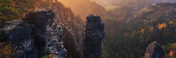 Promienie słońca, Góry Połabskie, Skały, Park Narodowy Saskiej Szwajcarii, Niemcy, Wschód słońca, Drzewa