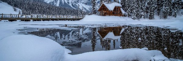 Most, Dom, Jezioro, Zima, Park Narodowy Yoho, Kanada, Drzewa, Emerald Lake, Góry