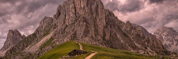 Droga, Prowincja Belluno, Przełęcz, Dolomity, Góry, Włochy, Chmury, Passo di Giau, Domy