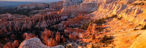 Utah, Skały, Park Narodowy Bryce Canyon, Stany zjednoczone, Rozświetlone, Góry