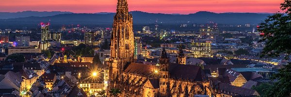 Katedra Najświętszej Marii Panny, Zachód słońca, Kościół, Domy, Fryburg Bryzgowijski, Niemcy