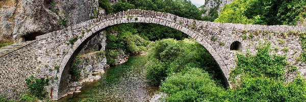 Zagori, Rzeka Voidomatis, Skały, Grecja, Kokkorou ancient stone bridge, Most