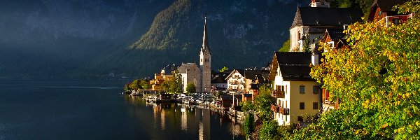 Kościół, Domy, Góry, Hallstatt, Austria, Poranek, Drzewa, Jezioro Hallstattersee, Noc