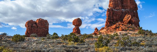 Niebo, Utah, Balanced Rock, Formacja skalna, Park Narodowy Arches, Chmury, Skały, Stany Zjednoczone