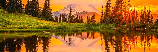 Stany Zjednoczone, Waszyngton, Jezioro, Stratowulkan Mount Rainier, Zachód słońca, Promienie słońca, Odbicie, Tipsoo Lake, Drzewa