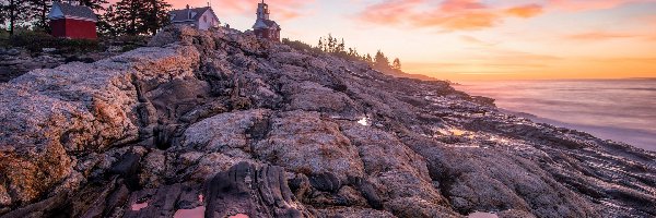 Zachód słońca, Skały, Stany Zjednoczone, Drzewa, Pemaquid Point Lighthouse, Wieczór, Domy, Morze, Latarnia morska, Stan Maine