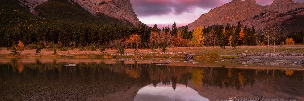 Quarry Lake, Jezioro, Canmore, Alberta, Kanada, Jesień, Liście, Góry, Drzewa