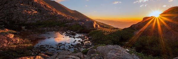 Jezioro, Sierra Nevada, Stany Zjednoczone, Kalifornia, Skały, Birch Lake, Promienie słońca, Góry