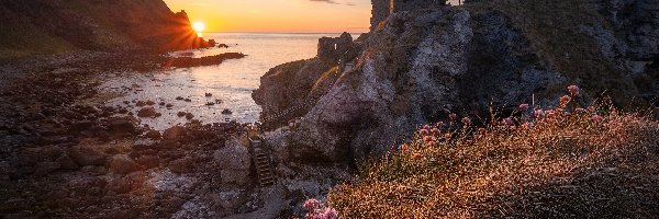 Zamek, Skały, Irlandia Północna, Hrabstwo Antrim, Ruiny, Kinbane Castle, Zachód słońca, Morze