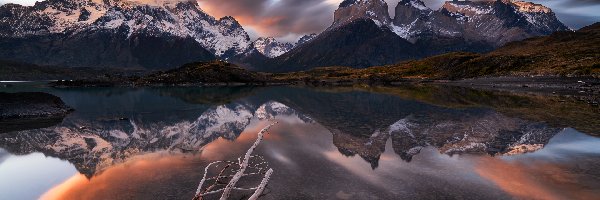 Ciemne, Cordillera del Paine, Chile, Patagonia, Jezioro, Chmury, Park Narodowy Torres del Paine, Góry