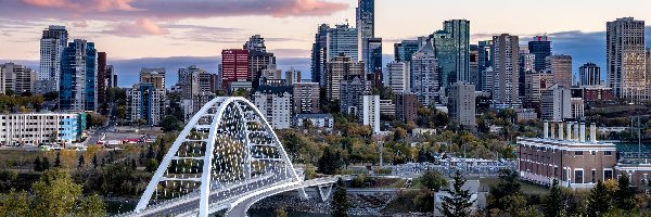 Kanada, Rzeka Saskatchewan Północny, Drzewa, Most, Wieżowce, Prowincja Alberta, Edmonton