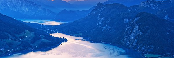 Góry Salzkammergut Berge, Żółte, Jezioro Mondsee, Austria, Niebo