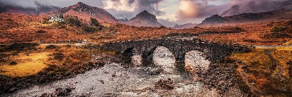 Góry, Sligachan River, Sligachan Bridge, Most, Kamienny, Szkocja, Wyspa Skye, Rzeka, Dom