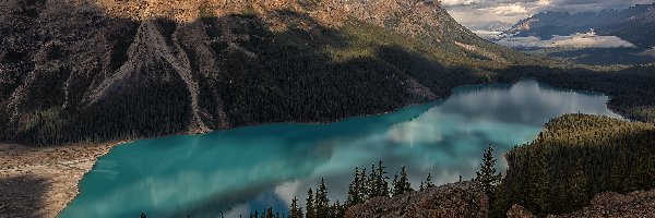 Promienie słońca, Peyto Lake, Kanada, Chmury, Góry, Canadian Rockies, Lasy, Jezioro, Park Narodowy Banff, Alberta