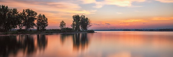 Drzewa, Chmury, Stany Zjednoczone, Stan Kolorado, Niebo, Jezioro, Lake Chatfield, Wschód słońca